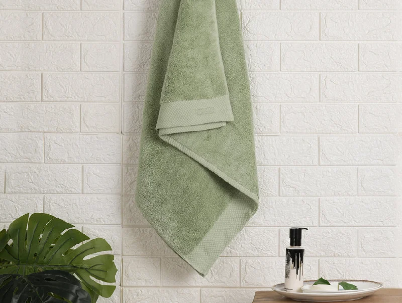 Smoke Green - Light Green 100% Egyptian Cotton Bath Towel - Luxury Egyption Cotton By Spaces